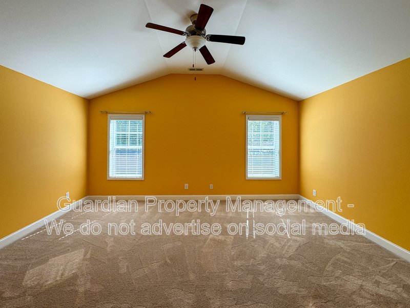 Lovely 3 Bed 2.5 Bath Home with Fenced Backyard property image
