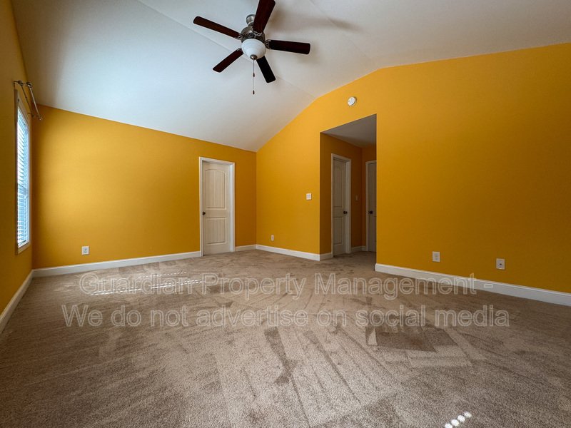 Lovely 3 Bed 2.5 Bath Home with Fenced Backyard property image