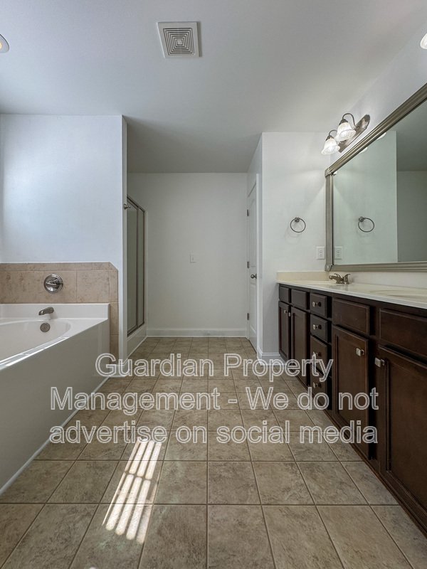 Lovely 3 Bed 2.5 Bath Home with Fenced Backyard property image