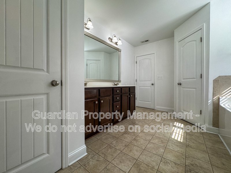 Lovely 3 Bed 2.5 Bath Home with Fenced Backyard property image