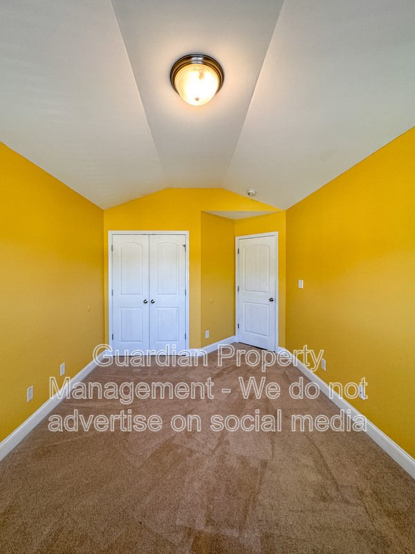 Lovely 3 Bed 2.5 Bath Home with Fenced Backyard property image