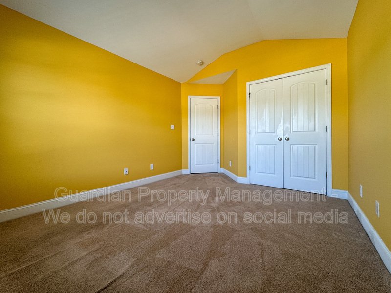 Lovely 3 Bed 2.5 Bath Home with Fenced Backyard property image