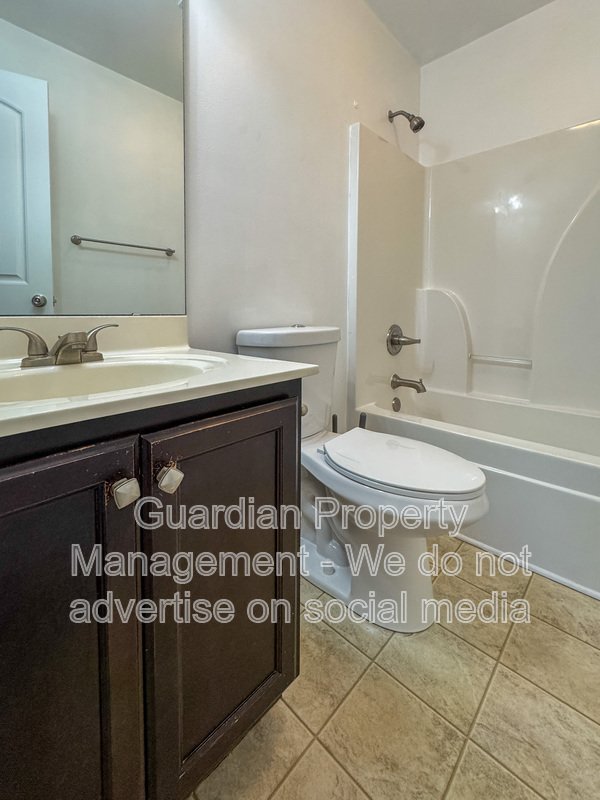 Lovely 3 Bed 2.5 Bath Home with Fenced Backyard property image