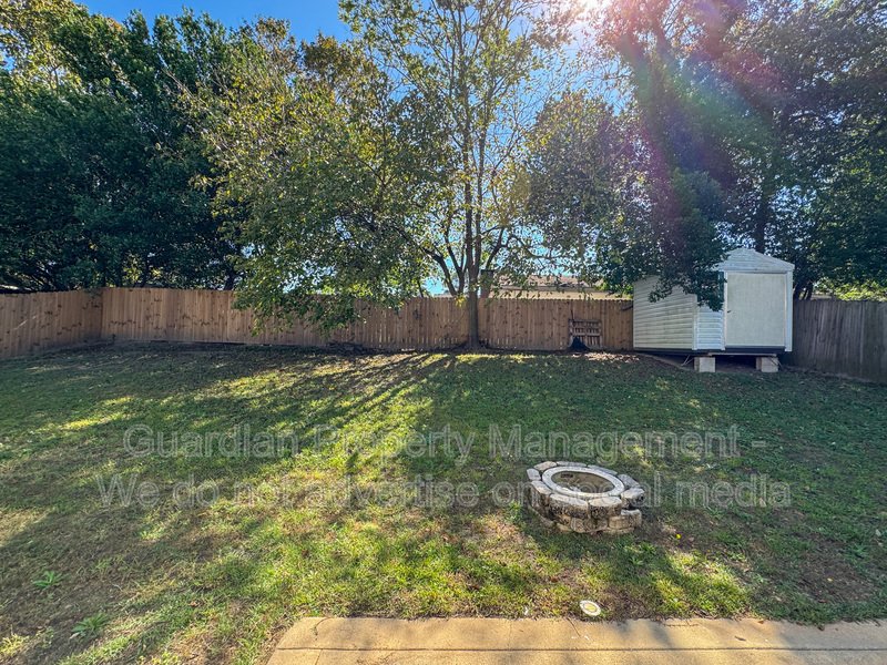 Lovely 3 Bed 2.5 Bath Home with Fenced Backyard property image