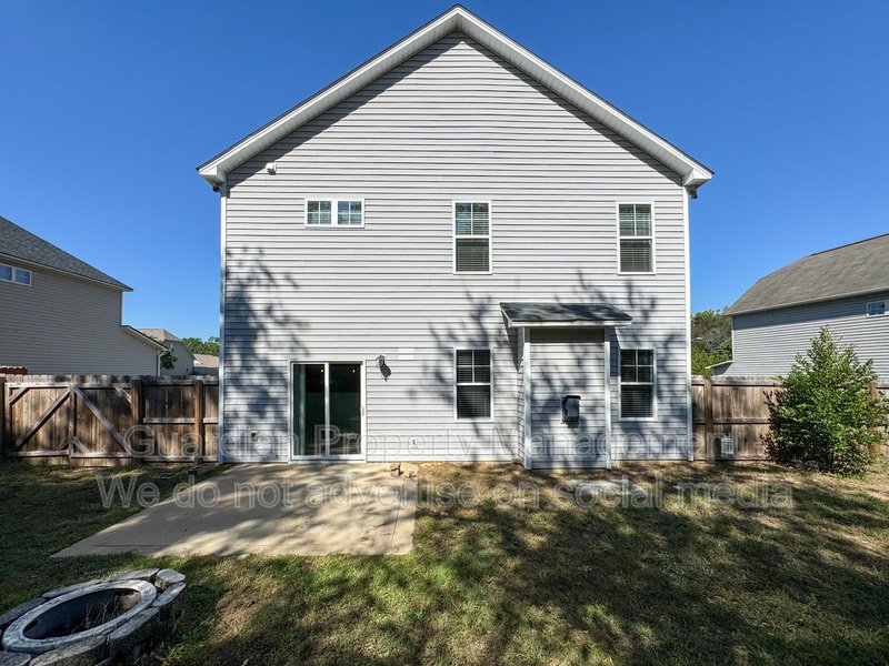 Lovely 3 Bed 2.5 Bath Home with Fenced Backyard property image