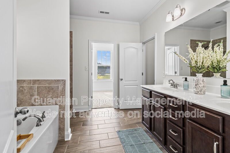 4 Bed 2.5 Bath Home in Jack Britt property image