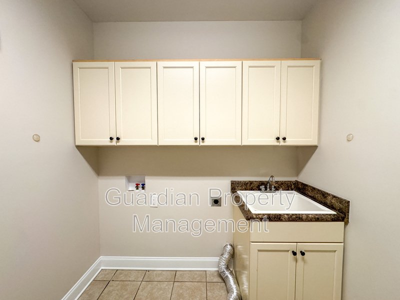 Gorgeous 4 Bed 2.5 Bath Home in Pinehurst property image