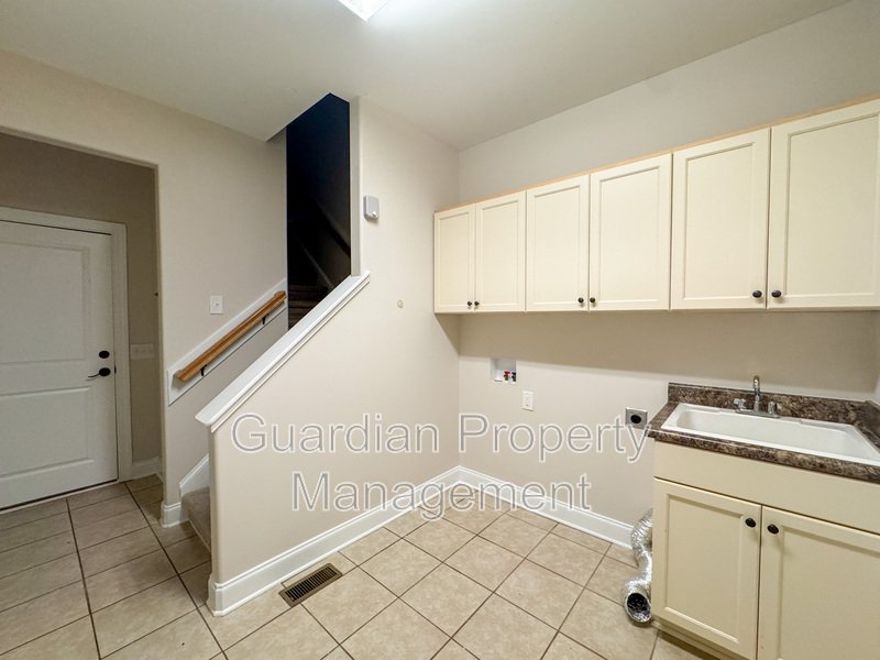 Gorgeous 4 Bed 2.5 Bath Home in Pinehurst property image