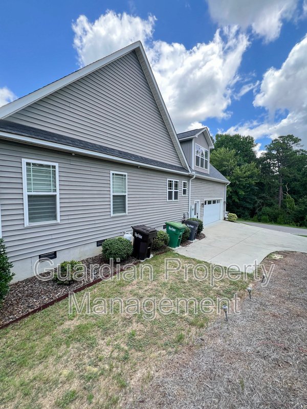 Gorgeous 4 Bed 2.5 Bath Home in Pinehurst property image