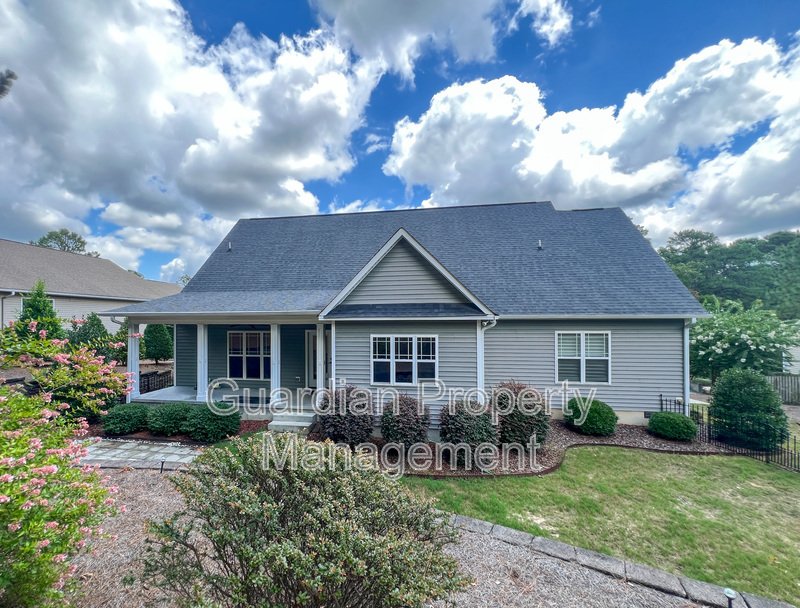 Gorgeous 4 Bed 2.5 Bath Home in Pinehurst property image