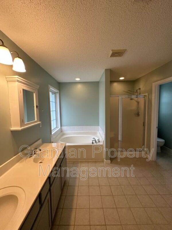 Stunning 3 Bed 2.5 Bath Home with Large Bonus Room property image