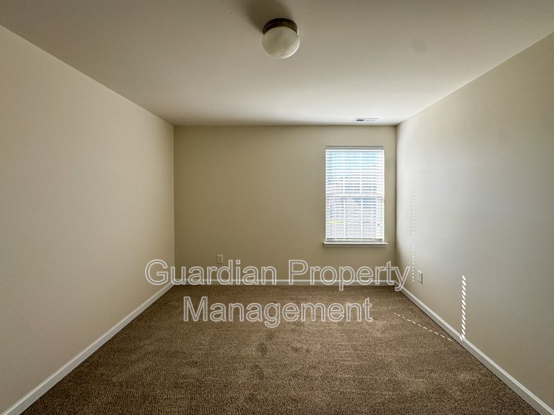 Lovely 5 Bed 3 Bath Home with Community Amenities property image