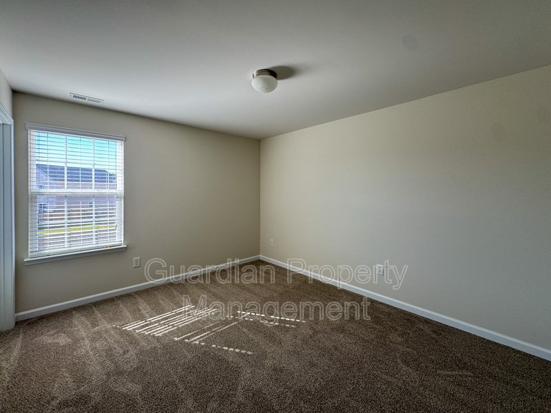 Lovely 5 Bed 3 Bath Home with Community Amenities property image