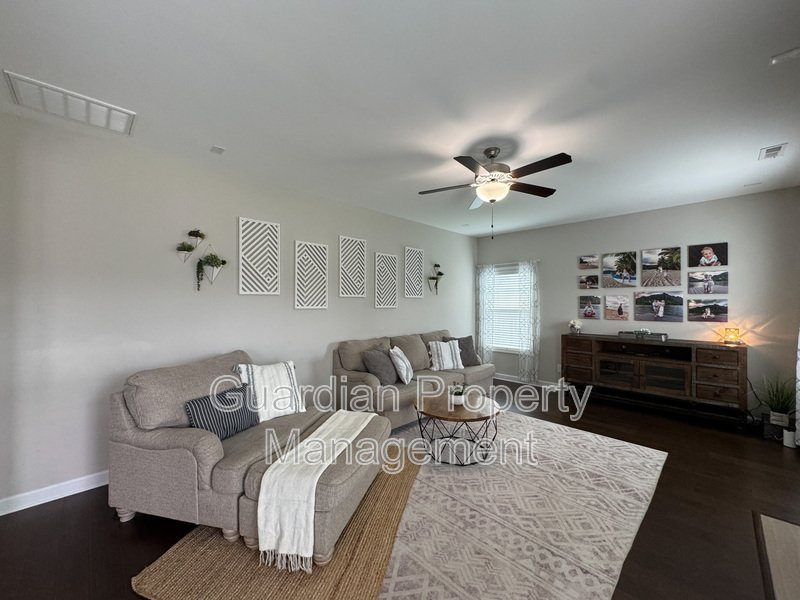 Gorgeous 4 Bed 2.5 Bath Home with Fenced Backyard property image