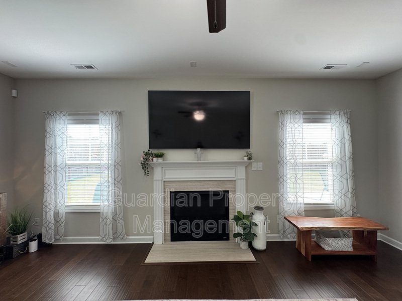 Gorgeous 4 Bed 2.5 Bath Home with Fenced Backyard property image