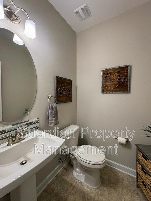 Gorgeous 4 Bed 2.5 Bath Home with Fenced Backyard property image