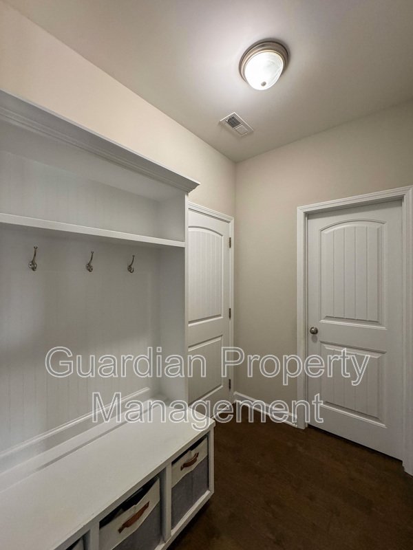 Gorgeous 4 Bed 2.5 Bath Home with Fenced Backyard property image