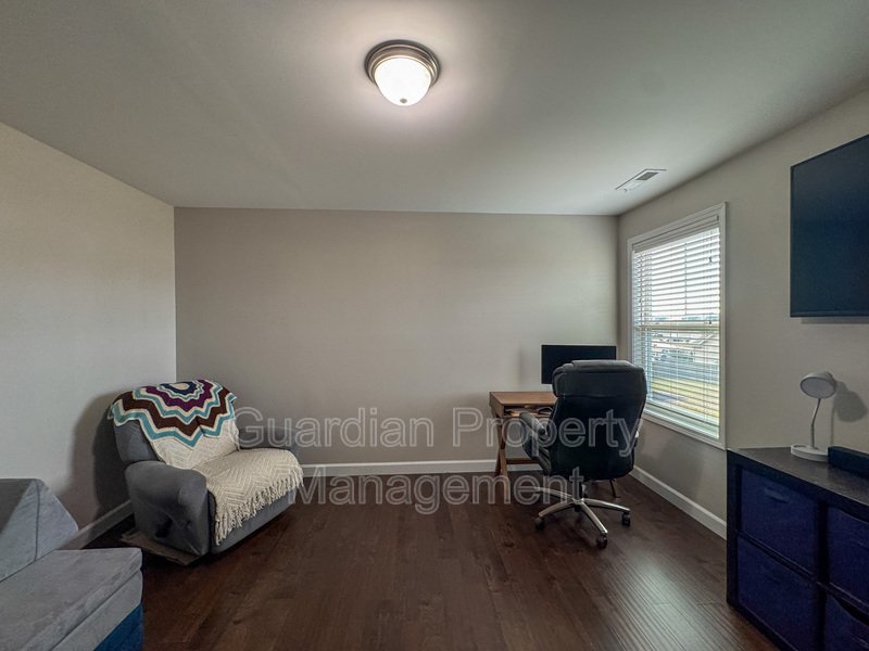 Gorgeous 4 Bed 2.5 Bath Home with Fenced Backyard property image