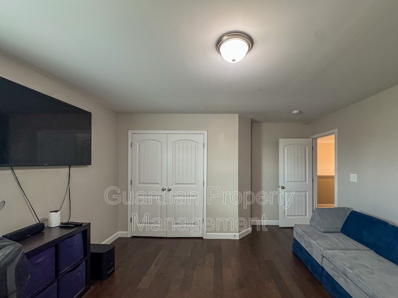 Gorgeous 4 Bed 2.5 Bath Home with Fenced Backyard property image