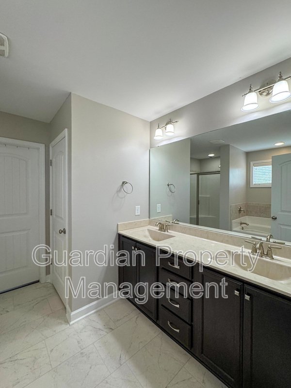 Gorgeous 4 Bed 2.5 Bath Home with Fenced Backyard property image