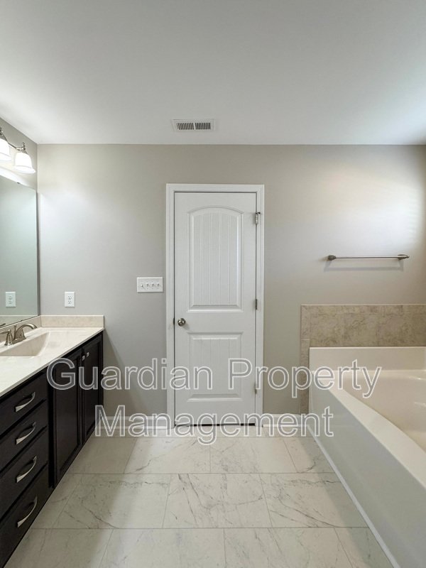 Gorgeous 4 Bed 2.5 Bath Home with Fenced Backyard property image