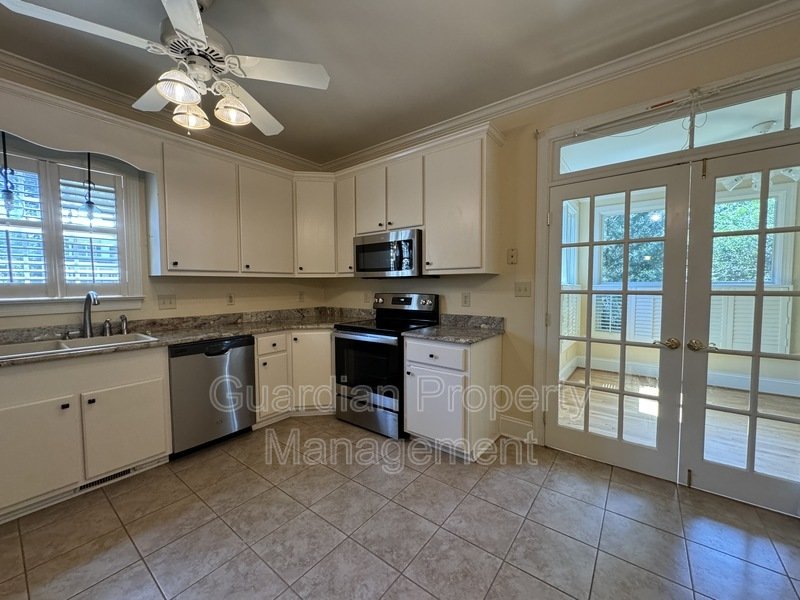 Charming 4 Bed 3.5 Home in Haymount property image