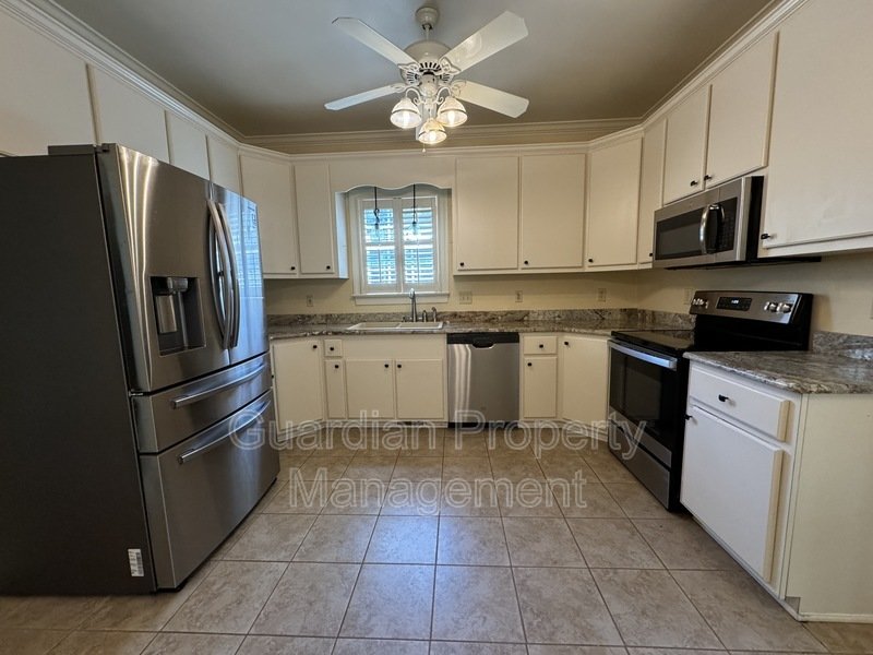 Charming 4 Bed 3.5 Home in Haymount property image