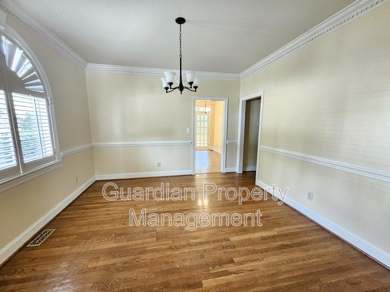 Charming 4 Bed 3.5 Home in Haymount property image