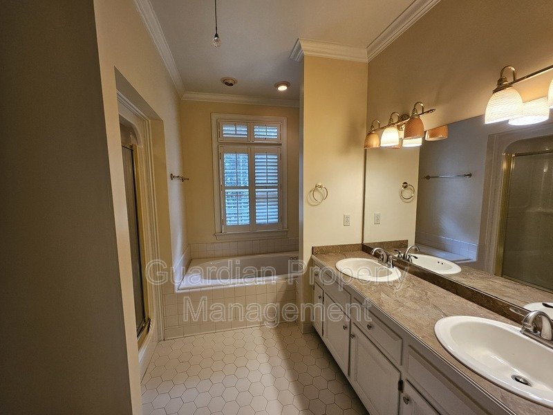 Charming 4 Bed 3.5 Home in Haymount property image