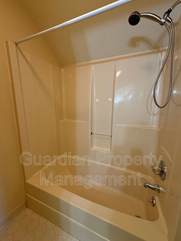 Charming 4 Bed 3.5 Home in Haymount property image