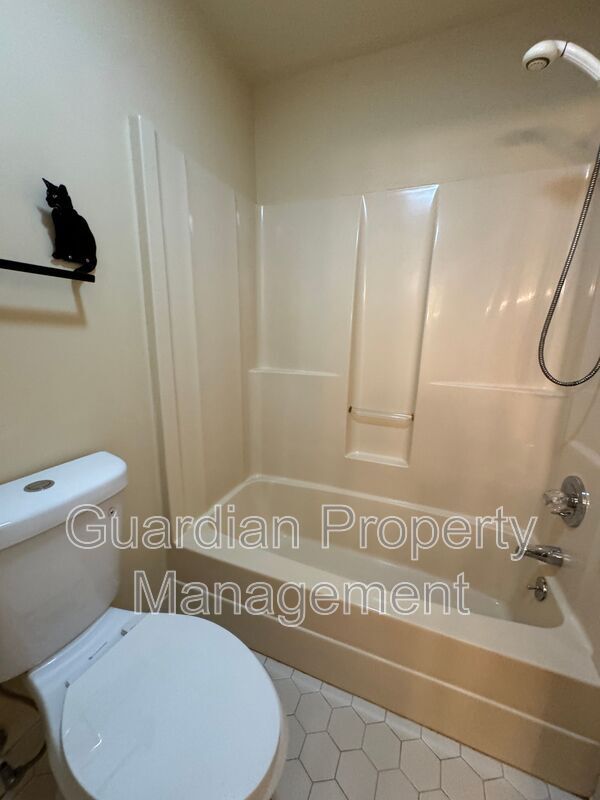 Charming 4 Bed 3.5 Home in Haymount property image