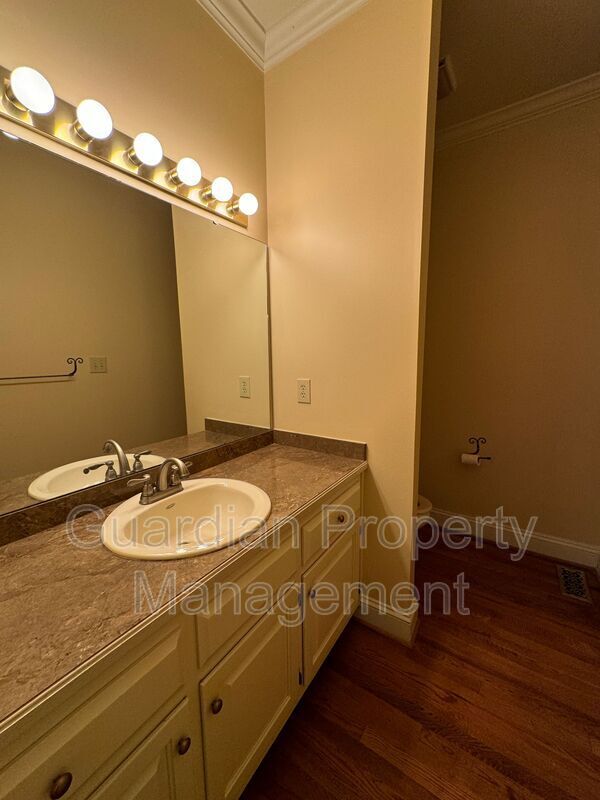 Charming 4 Bed 3.5 Home in Haymount property image