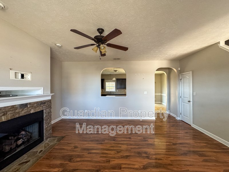 Beautiful 5 Bed 2.5 Bath Home with Main Level Primary Bedroom property image