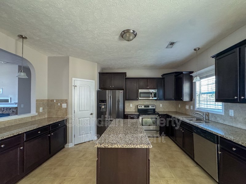 Beautiful 5 Bed 2.5 Bath Home with Main Level Primary Bedroom property image