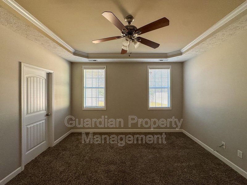 Beautiful 5 Bed 2.5 Bath Home with Main Level Primary Bedroom property image