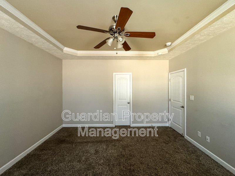 Beautiful 5 Bed 2.5 Bath Home with Main Level Primary Bedroom property image