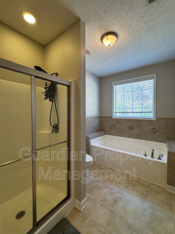 Beautiful 5 Bed 2.5 Bath Home with Main Level Primary Bedroom property image