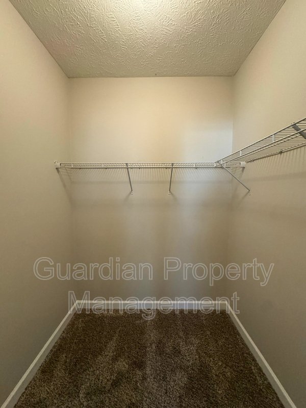 Beautiful 5 Bed 2.5 Bath Home with Main Level Primary Bedroom property image