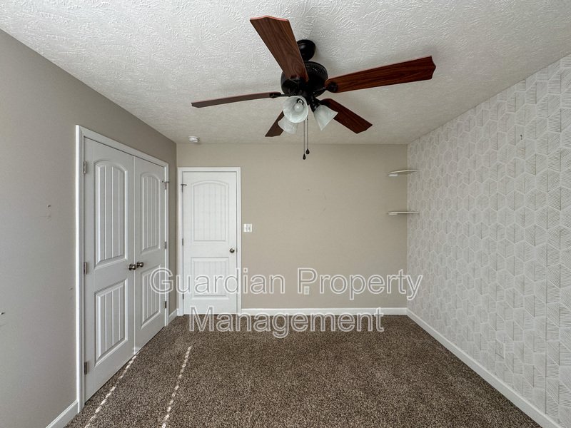 Beautiful 5 Bed 2.5 Bath Home with Main Level Primary Bedroom property image