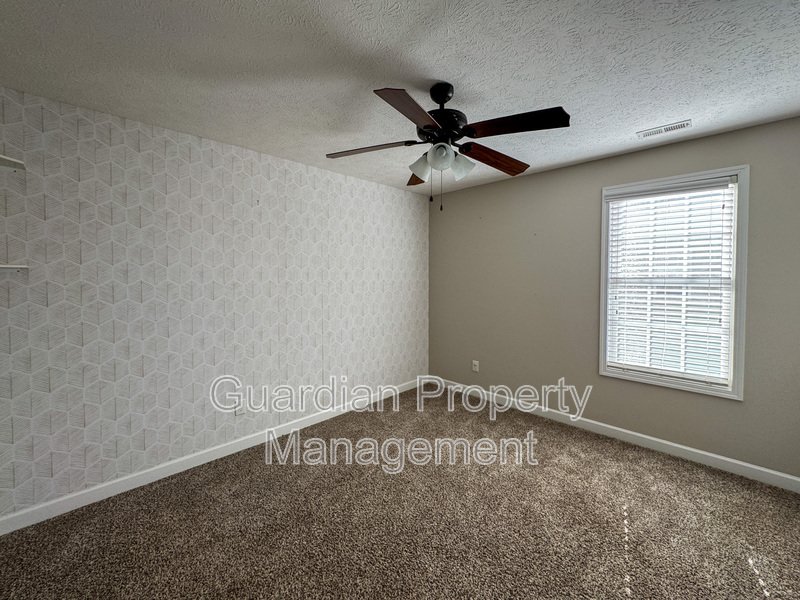 Beautiful 5 Bed 2.5 Bath Home with Main Level Primary Bedroom property image