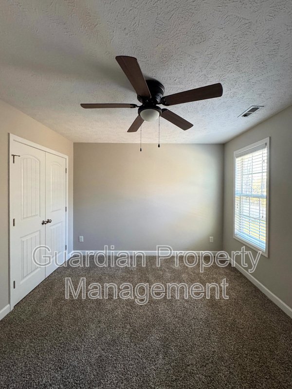 Beautiful 5 Bed 2.5 Bath Home with Main Level Primary Bedroom property image