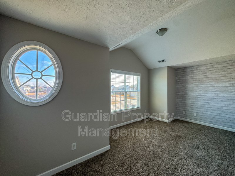 Beautiful 5 Bed 2.5 Bath Home with Main Level Primary Bedroom property image