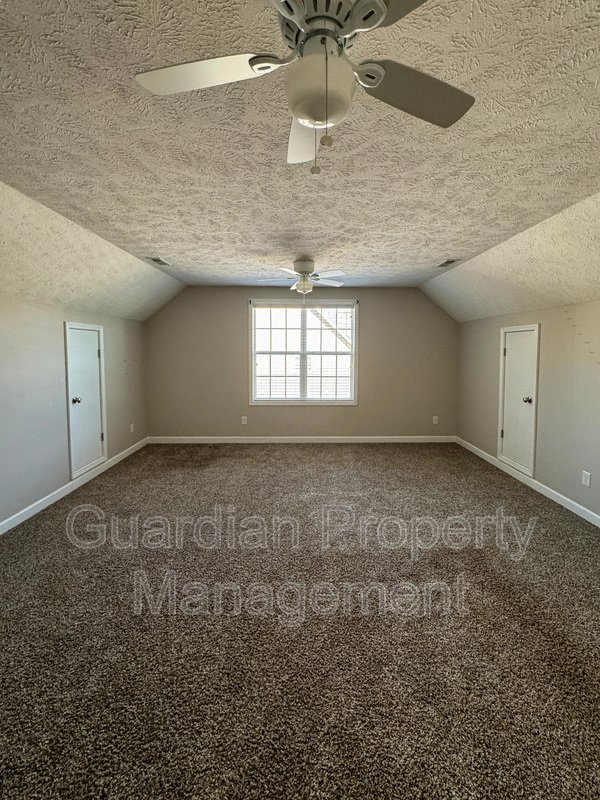 Beautiful 5 Bed 2.5 Bath Home with Main Level Primary Bedroom property image