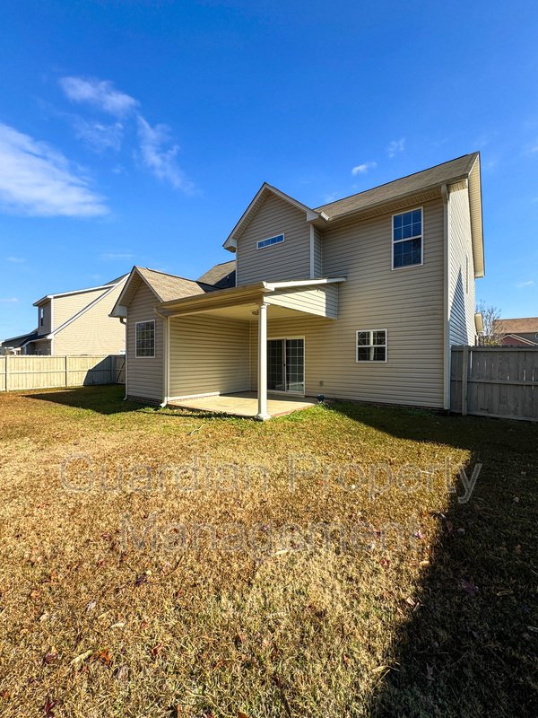 Beautiful 5 Bed 2.5 Bath Home with Main Level Primary Bedroom property image