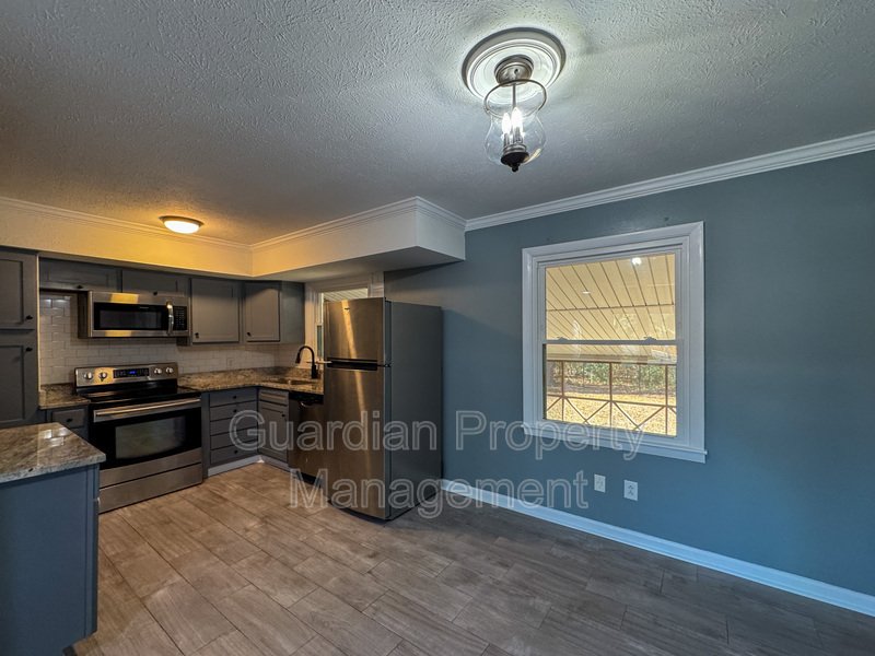 Charming 3 Bed 1.5 Bath Home with Flex Room property image