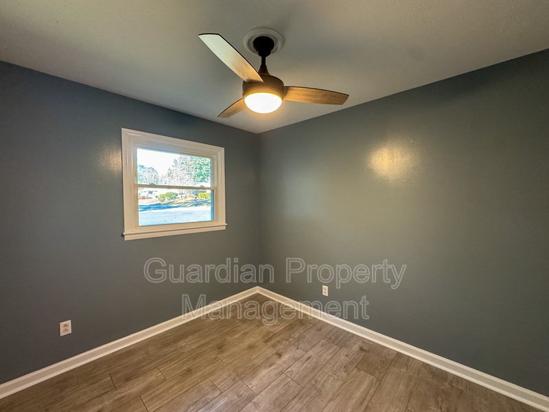 Charming 3 Bed 1.5 Bath Home with Flex Room property image