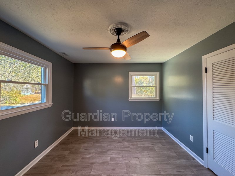 Charming 3 Bed 1.5 Bath Home with Flex Room property image