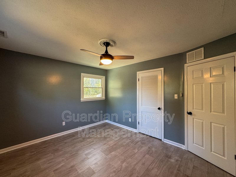 Charming 3 Bed 1.5 Bath Home with Flex Room property image