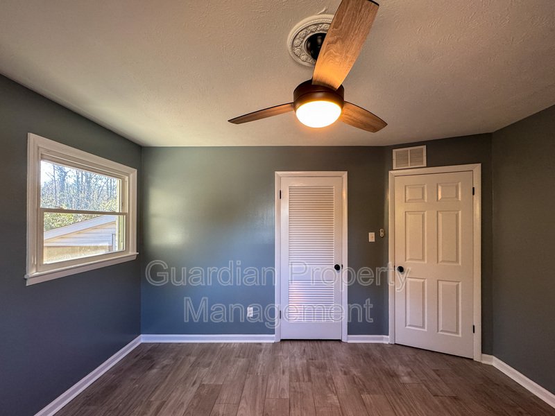 Charming 3 Bed 1.5 Bath Home with Flex Room property image