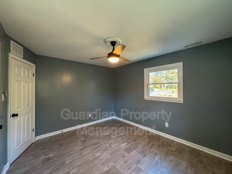 Charming 3 Bed 1.5 Bath Home with Flex Room property image